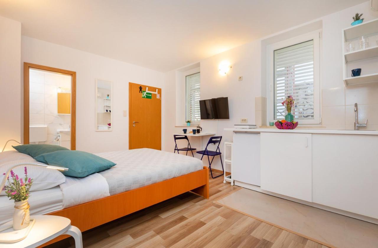 Bis Apartments 1 & 2 ドゥブロブニク エクステリア 写真